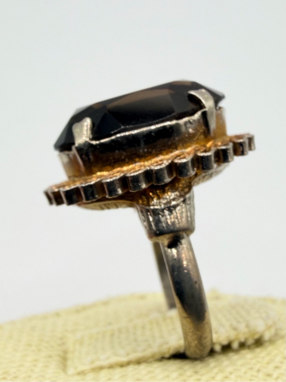 Vintage 1960s gold-tone adjustable smokey quartz cocktail ring - Picture 4 of 14